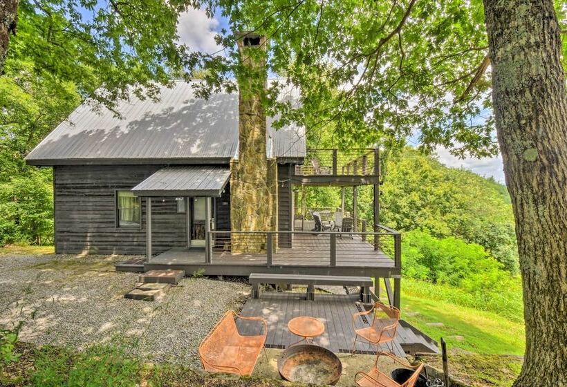 Tree Lined Cabin W/ Breathtaking Mtn Views!