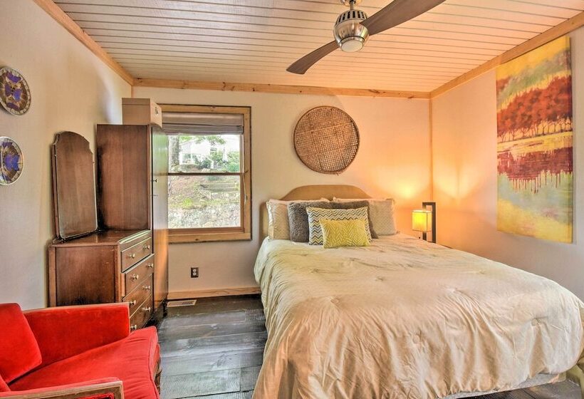 Tree Lined Cabin W/ Breathtaking Mtn Views!