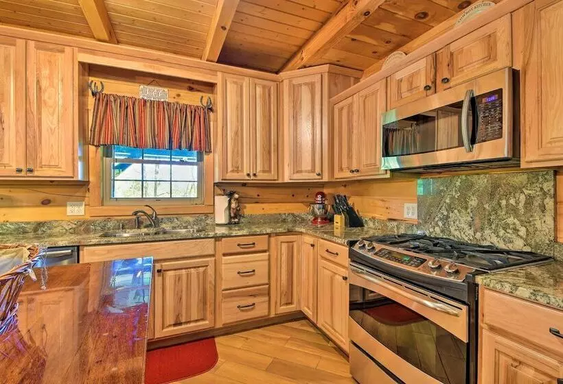 Trenton Cabin W/ Hot Tub   14 Mi To Lookout Mtn!