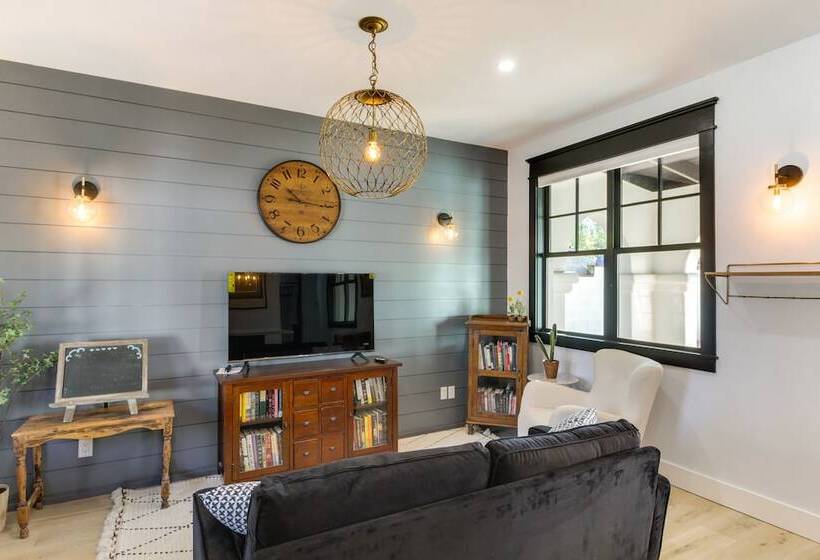 Tucson Spanish Bungalow W/ Yard, Near Downtown!