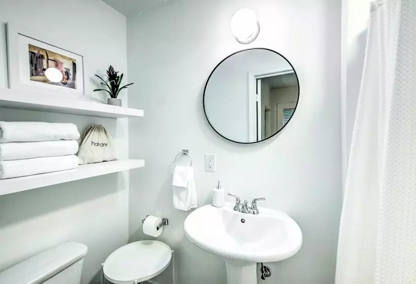 Updated Central Jackson Home < 2 Mi To Dtwn!