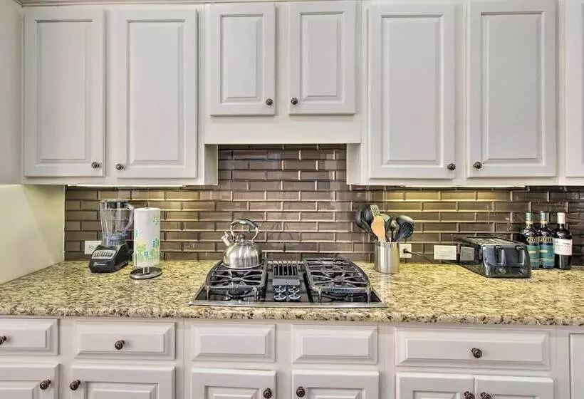 Updated Mableton Home ~ 14 Miles To Downtown Atl!