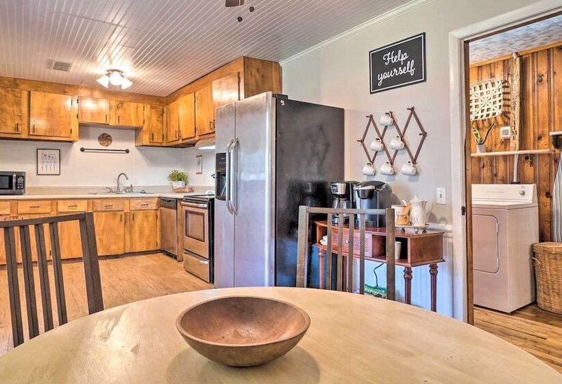 Wine Country Retreat W/ Fire Pit + Sunroom!