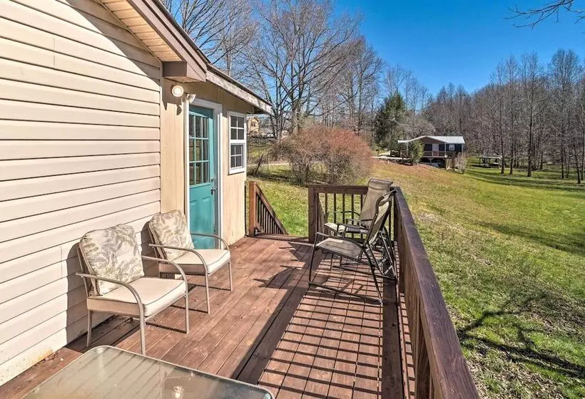 Wine Country Retreat W/ Fire Pit + Sunroom!