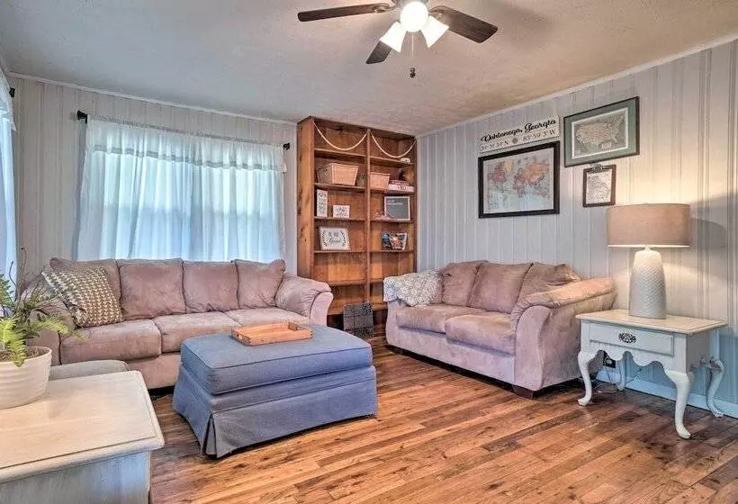 Wine Country Retreat W/ Fire Pit + Sunroom!