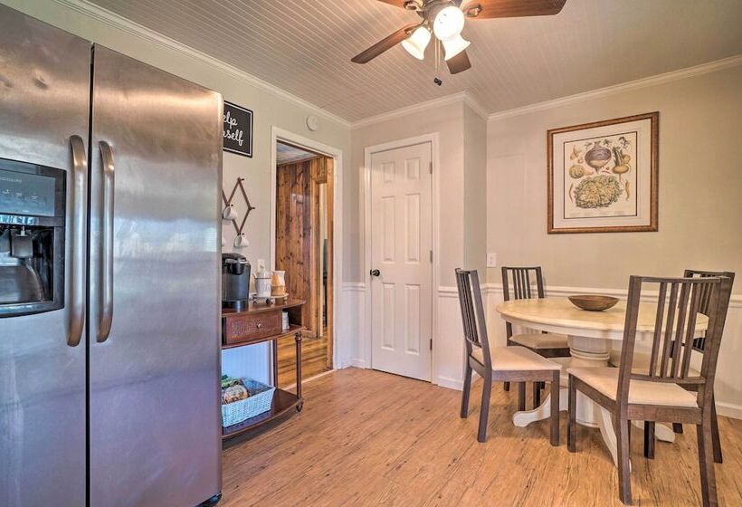 Wine Country Retreat W/ Fire Pit + Sunroom!