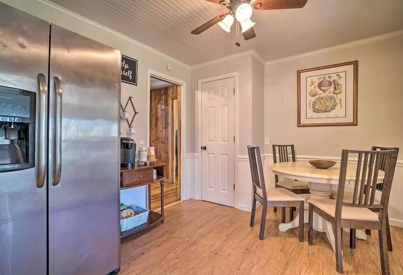 Wine Country Retreat W/ Fire Pit + Sunroom!