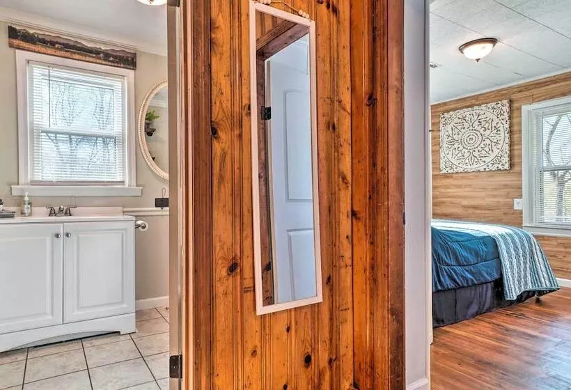 Wine Country Retreat W/ Fire Pit + Sunroom!