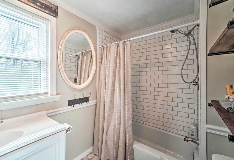 Wine Country Retreat W/ Fire Pit + Sunroom!