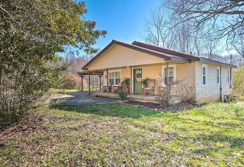 Wine Country Retreat W/ Fire Pit + Sunroom!