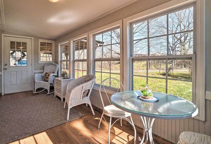 Wine Country Retreat W/ Fire Pit + Sunroom!