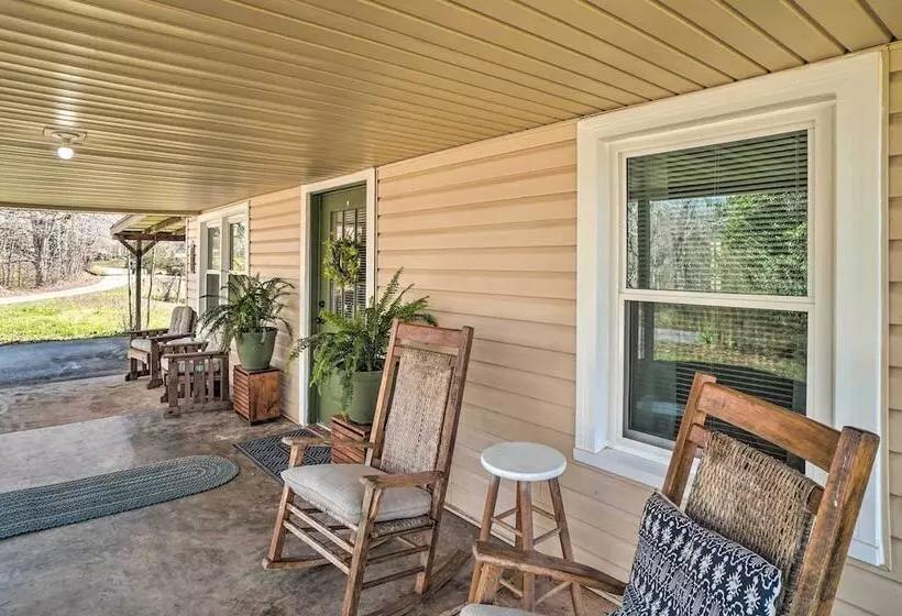 Wine Country Retreat W/ Fire Pit + Sunroom!