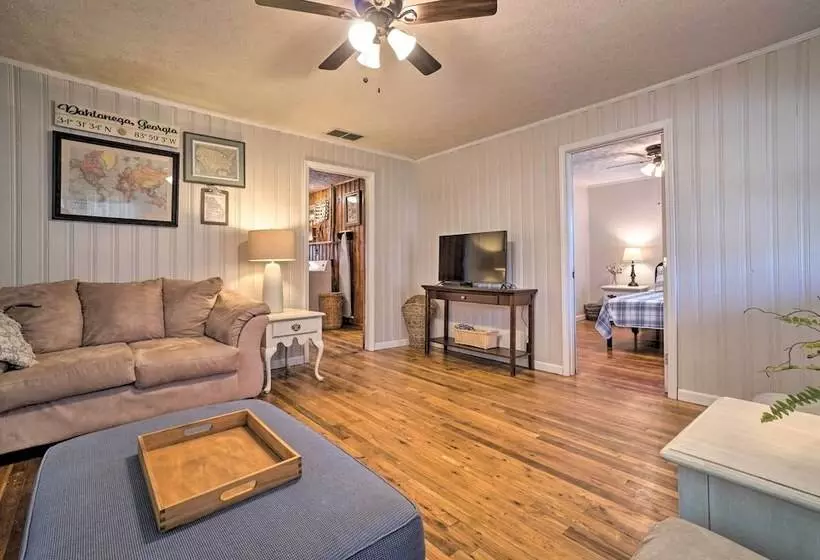 Wine Country Retreat W/ Fire Pit + Sunroom!