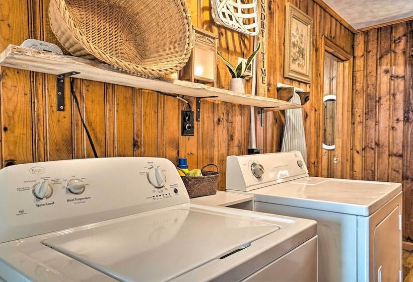 Wine Country Retreat W/ Fire Pit + Sunroom!