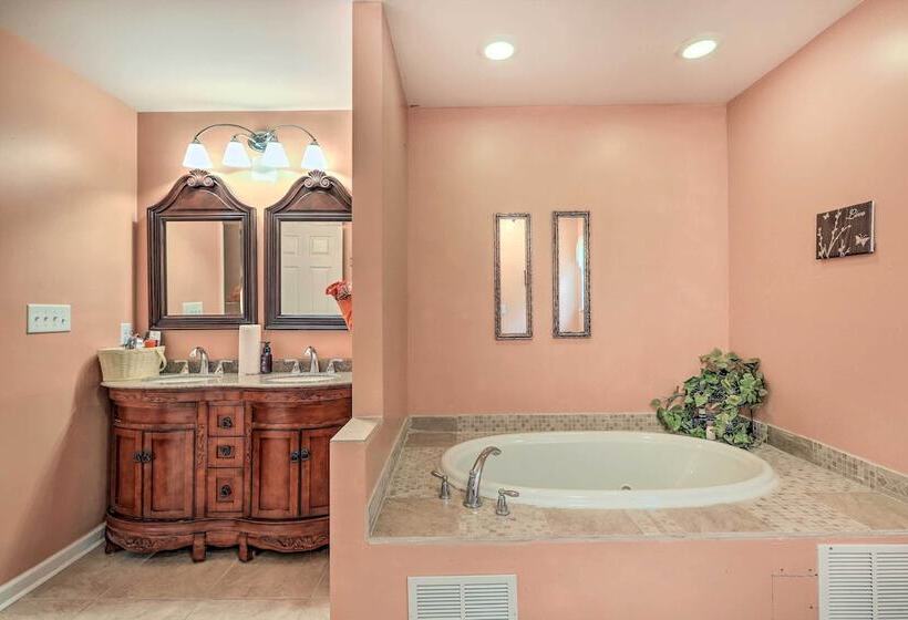 Wooded Georgia Retreat On 6 Acres W/ Fire Pit