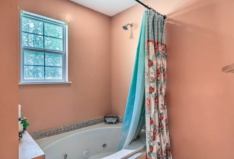 Wooded Georgia Retreat On 6 Acres W/ Fire Pit