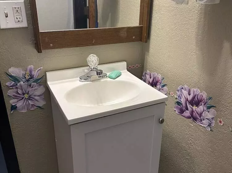 Retkeilymaja J E Hotel & Suites