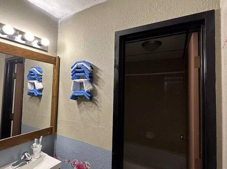 Retkeilymaja J E Hotel & Suites