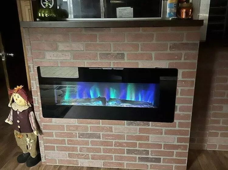 Retkeilymaja J E Hotel & Suites