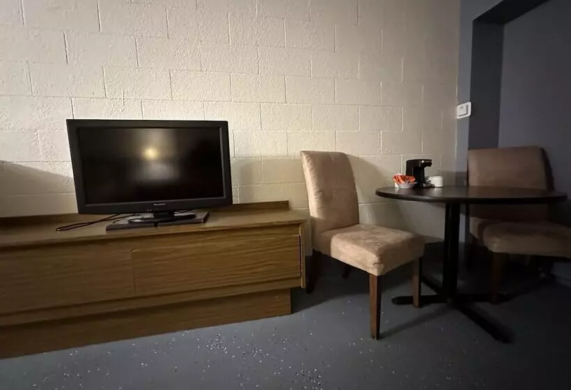 Retkeilymaja J E Hotel & Suites