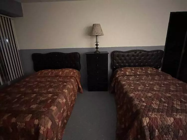 Retkeilymaja J E Hotel & Suites