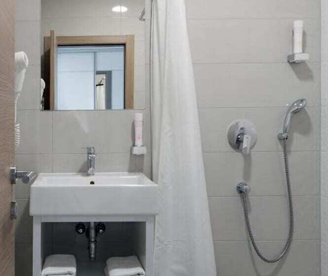 住宿加早餐  Rogač Rooms & Restaurant