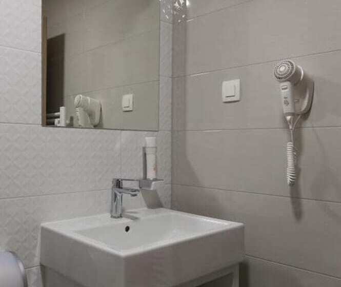 住宿加早餐  Rogač Rooms & Restaurant