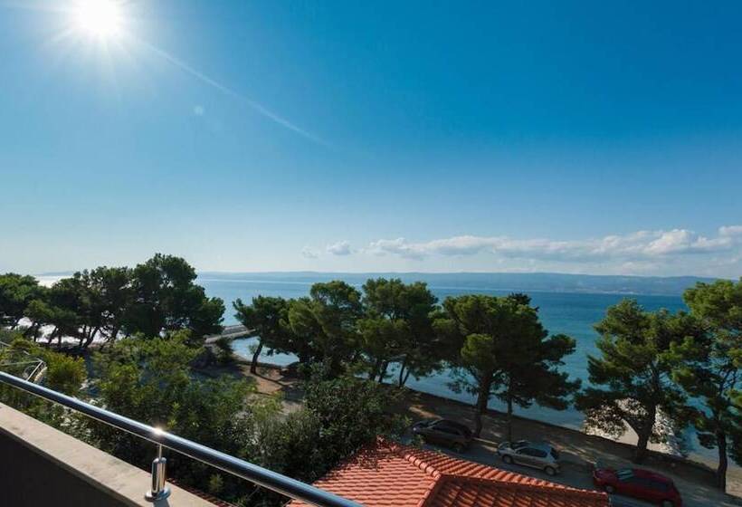 住宿加早餐  Rogač Rooms & Restaurant