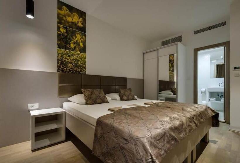 住宿加早餐  Rogač Rooms & Restaurant