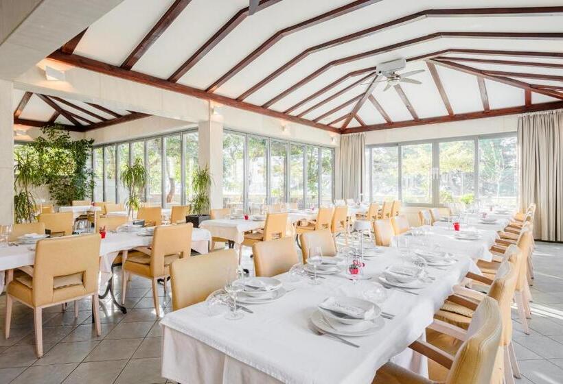 住宿加早餐  Rogač Rooms & Restaurant