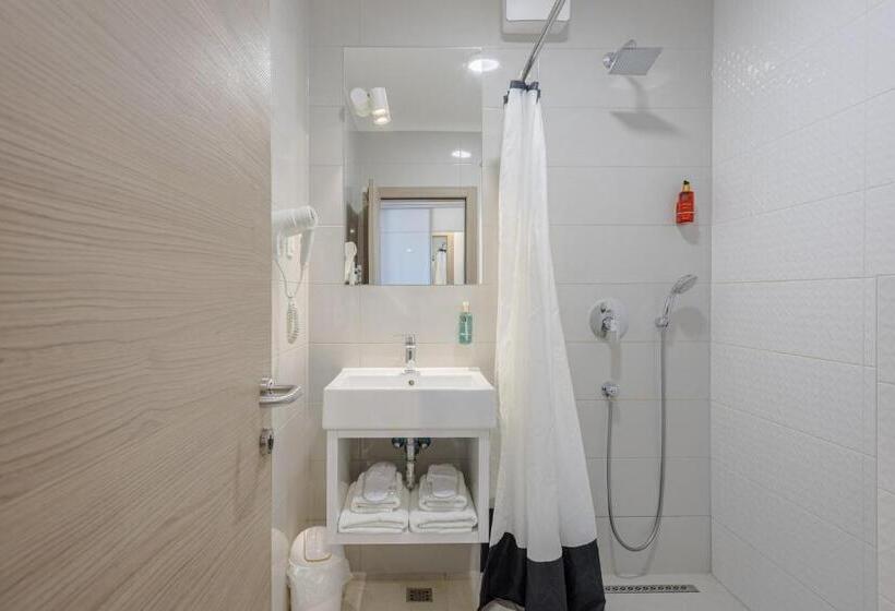 住宿加早餐  Rogač Rooms & Restaurant