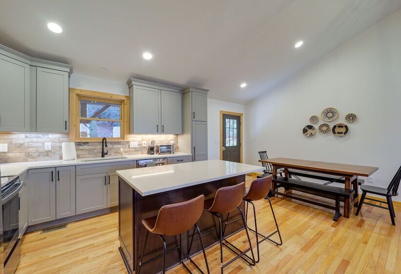 Blowing Rock Escape W/ Covered Deck & Fire Pit