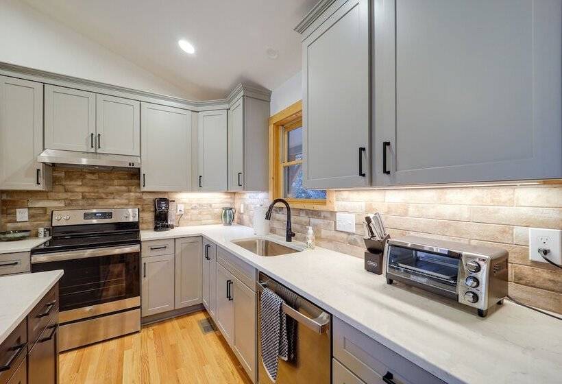 Blowing Rock Escape W/ Covered Deck & Fire Pit