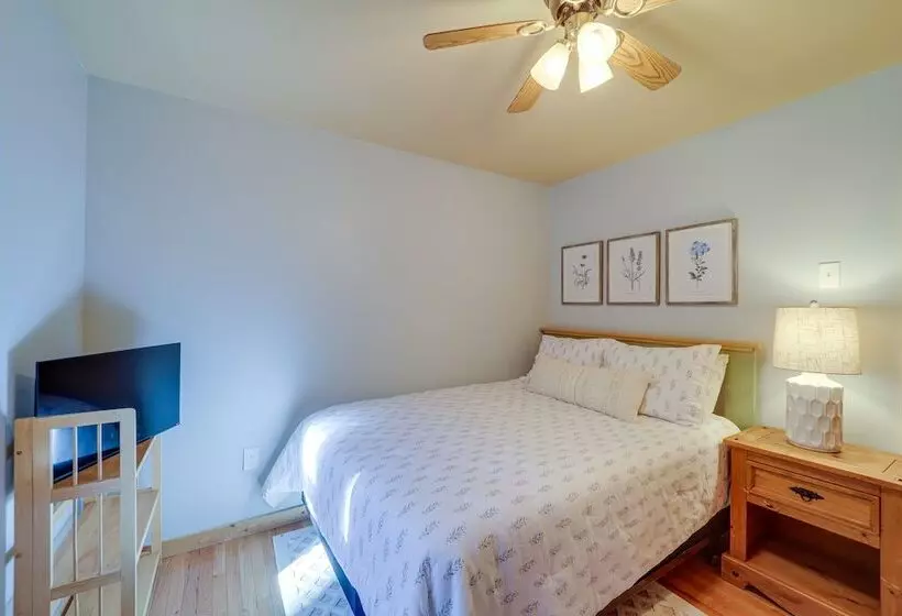 Blowing Rock Escape W/ Covered Deck & Fire Pit