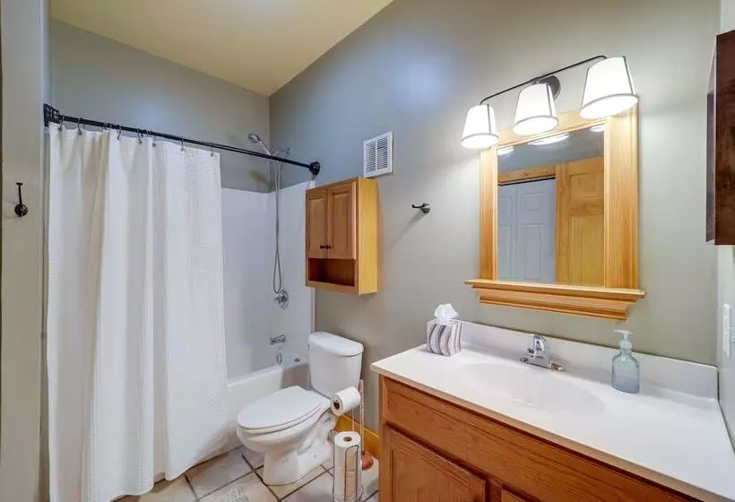 Blowing Rock Escape W/ Covered Deck & Fire Pit