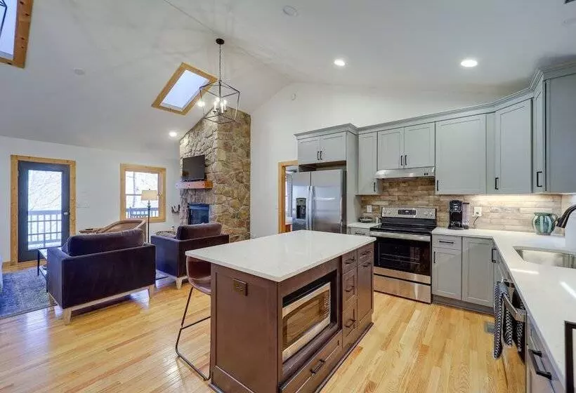 Blowing Rock Escape W/ Covered Deck & Fire Pit