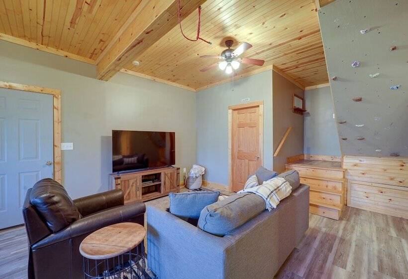 Blowing Rock Escape W/ Covered Deck & Fire Pit