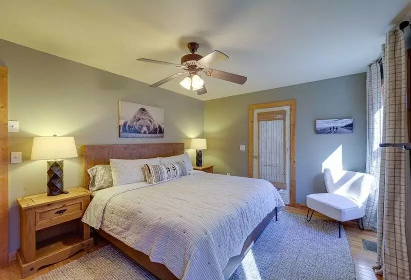 Blowing Rock Escape W/ Covered Deck & Fire Pit