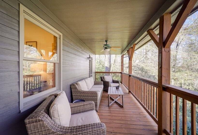 Blowing Rock Escape W/ Covered Deck & Fire Pit