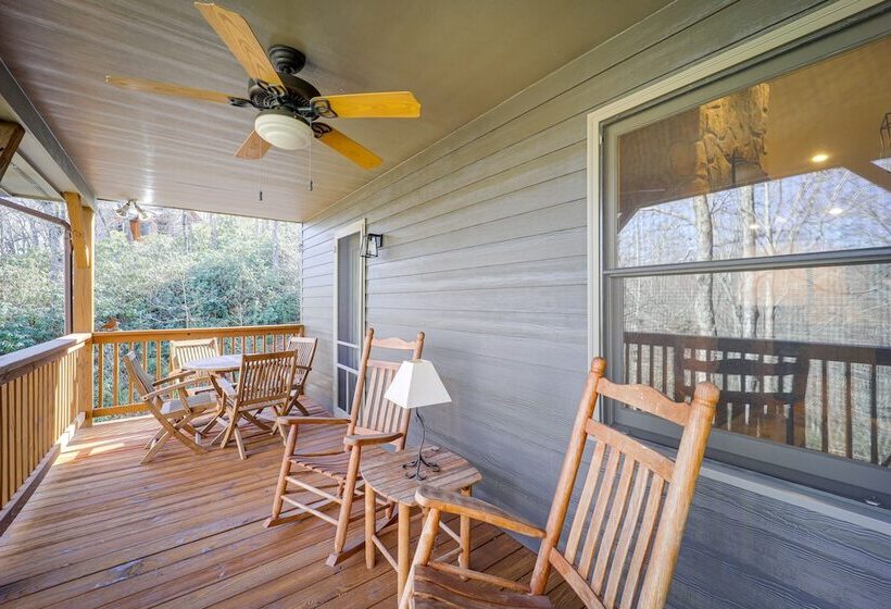 Blowing Rock Escape W/ Covered Deck & Fire Pit