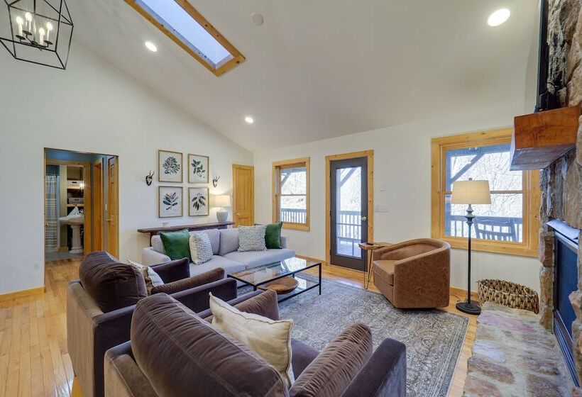 Blowing Rock Escape W/ Covered Deck & Fire Pit