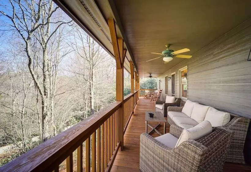 Blowing Rock Escape W/ Covered Deck & Fire Pit