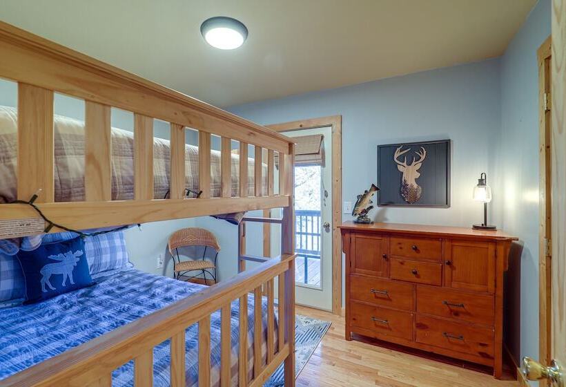 Blowing Rock Escape W/ Covered Deck & Fire Pit