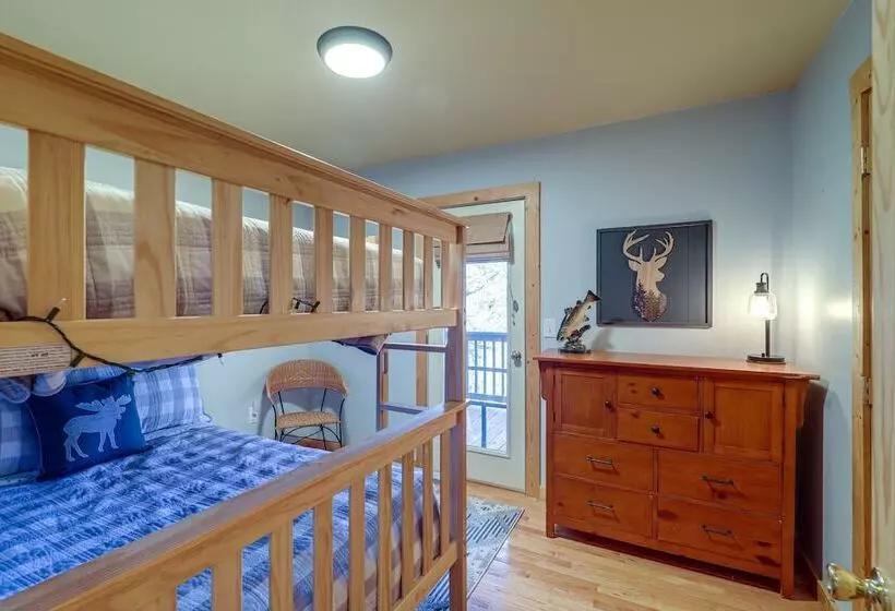 Blowing Rock Escape W/ Covered Deck & Fire Pit