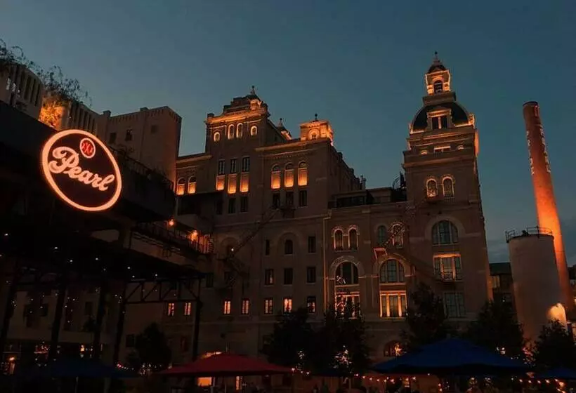 Bold Bright 4br/3.5full Baths Near Riverwalk Dtown