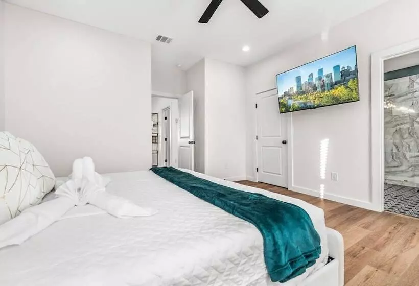 Bold Bright 4br/3.5full Baths Near Riverwalk Dtown