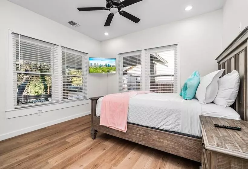 Bold Bright 4br/3.5full Baths Near Riverwalk Dtown