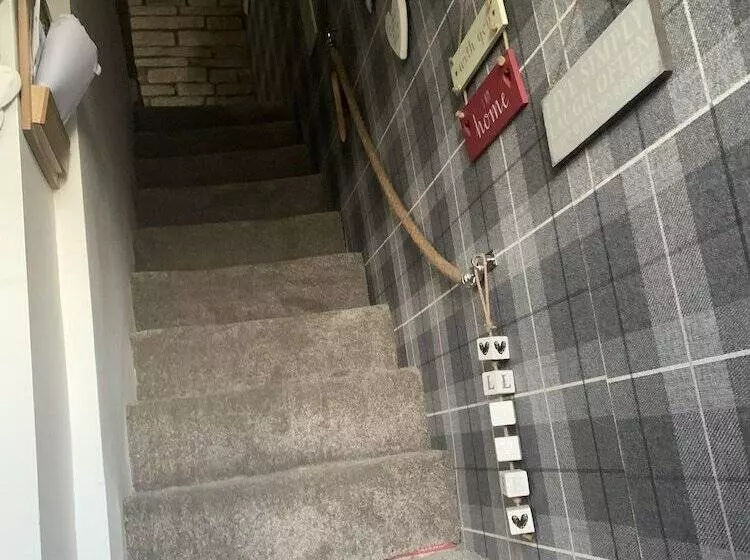 Captivating 1 Bed Cottage In Halifax