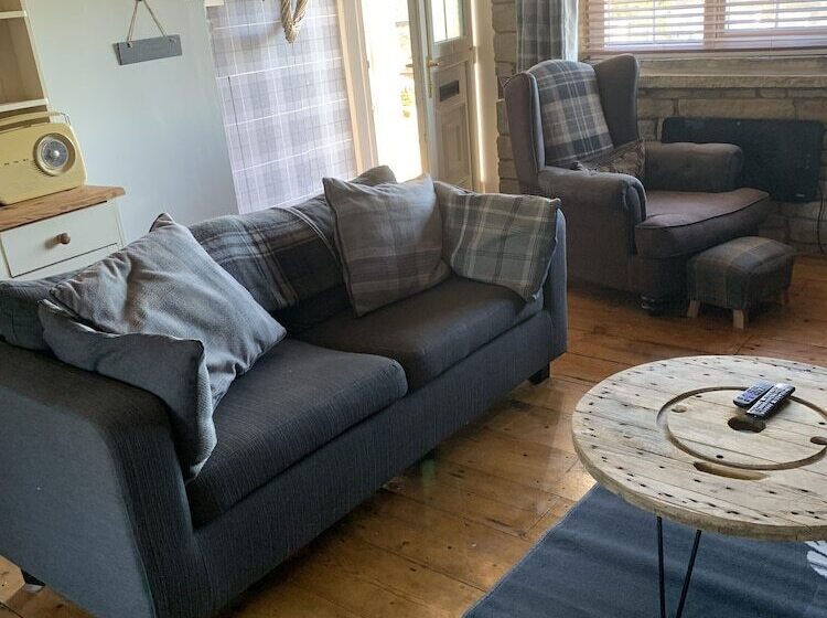 Captivating 1 Bed Cottage In Halifax