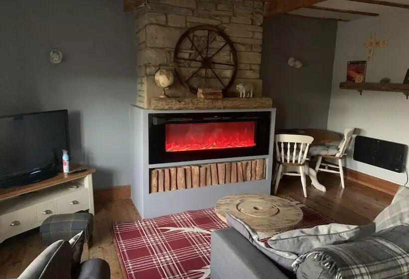 Captivating 1 Bed Cottage In Halifax